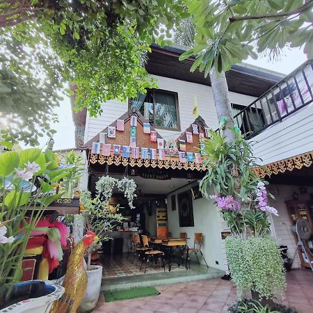 Tavee Guesthouse Bangkok Exterior foto